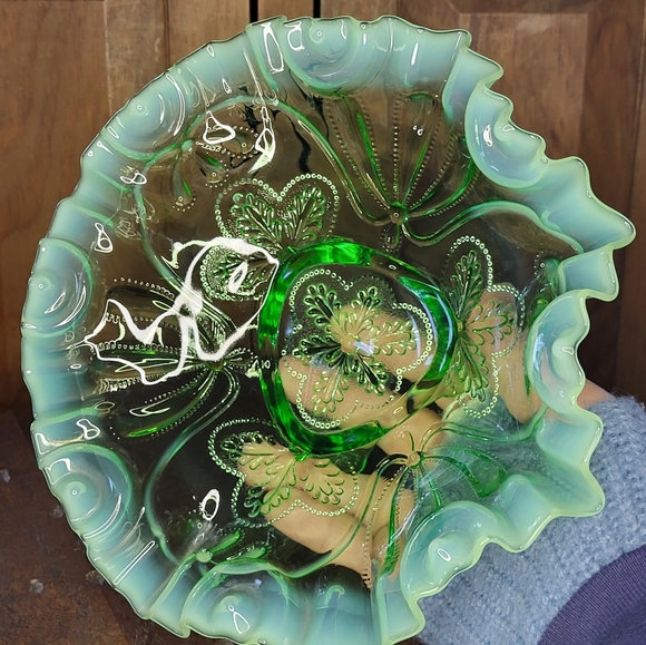 Antuque Green Glass Bowl - Picture 9 of 13